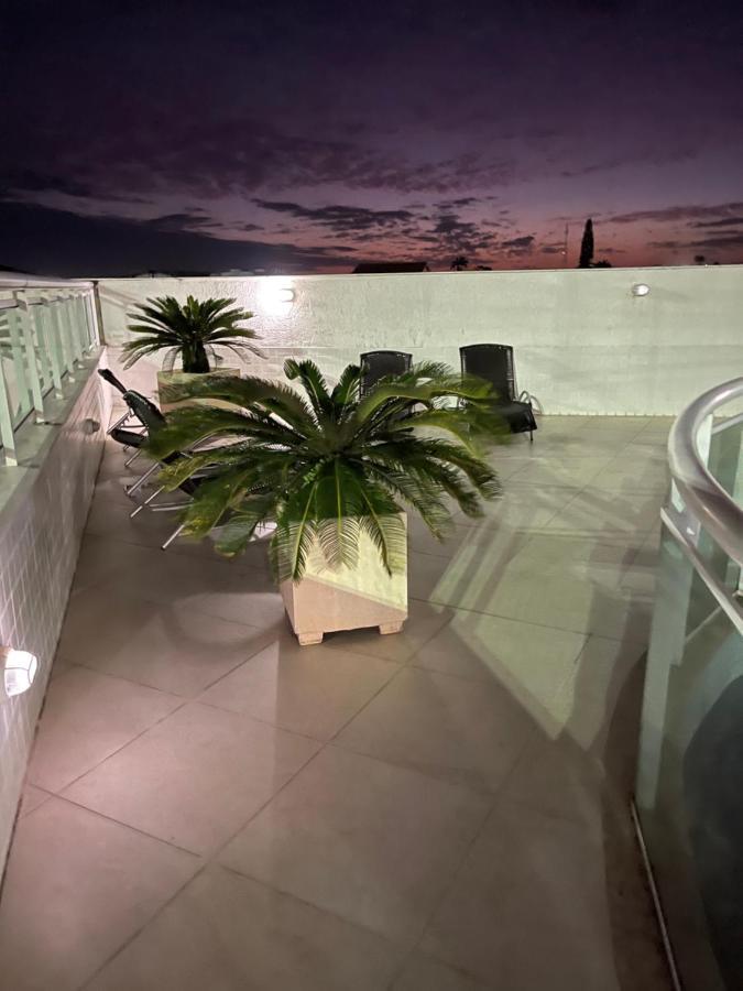 Apartamento com varanda e piscina Cabo Frio Esterno foto