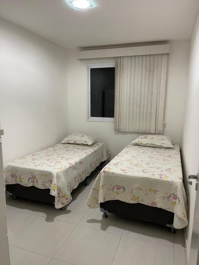 Apartamento com varanda e piscina Cabo Frio Esterno foto
