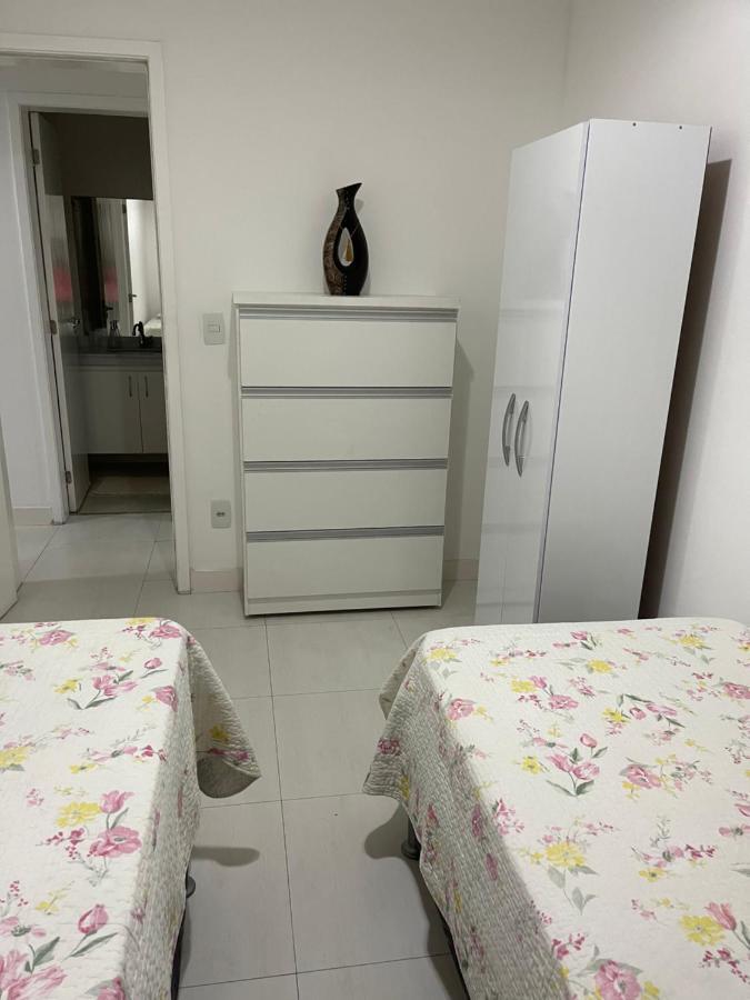Apartamento com varanda e piscina Cabo Frio Esterno foto