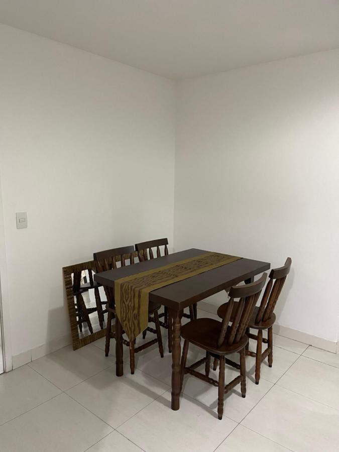 Apartamento com varanda e piscina Cabo Frio Esterno foto
