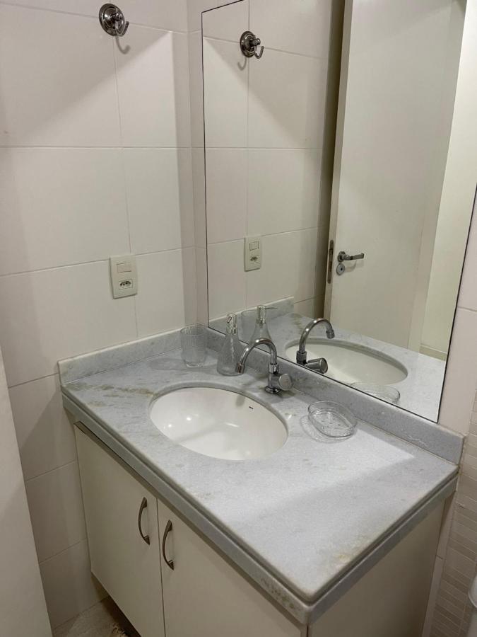 Apartamento com varanda e piscina Cabo Frio Esterno foto